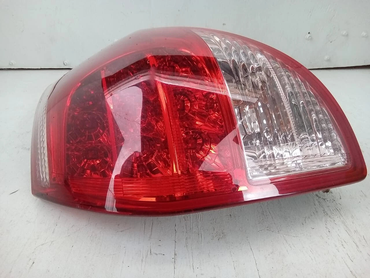 2006-2008 TOYOTA RAV4 TAIL LIGHT REAR LAMP RIGHT PASSENGER SIDE 81561-42100