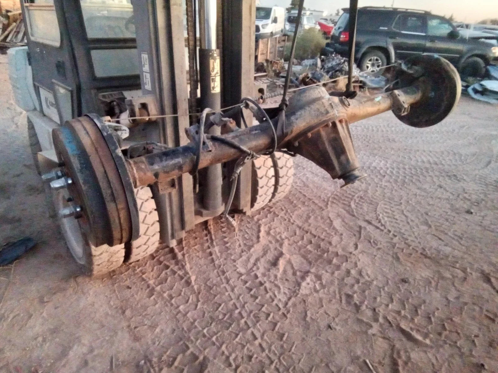 Rear end differential axle A01A for 00-06 Toyota Tundra ACC Cab 4.7L 2WD