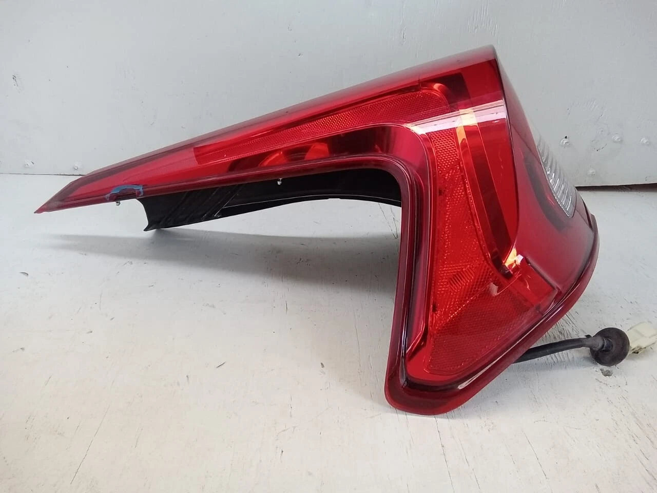2018-2020 MITSUBISHI ECLIPSE CROSS TAIL LIGHT REAR LAMP LEFT DRIVER SIDE 8330B014