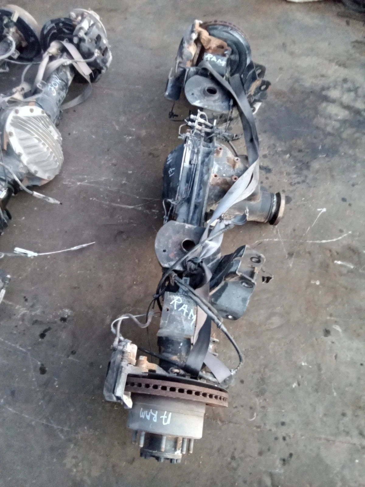 2014-2018 DODGE RAM 2500 REAR END DIFFERENTIAL AXLE CARRIER 4X4 5146385AL