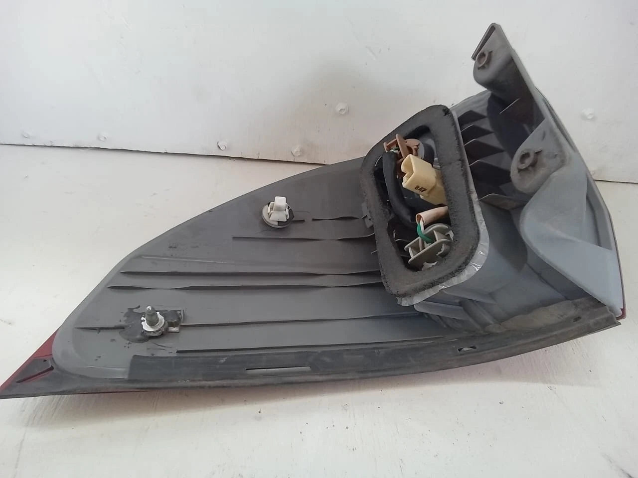 2006-2010 TOYOTA SIENNA TAIL LIGHT REAR LAMP LEFT DRIVER SIDE 81560AE020