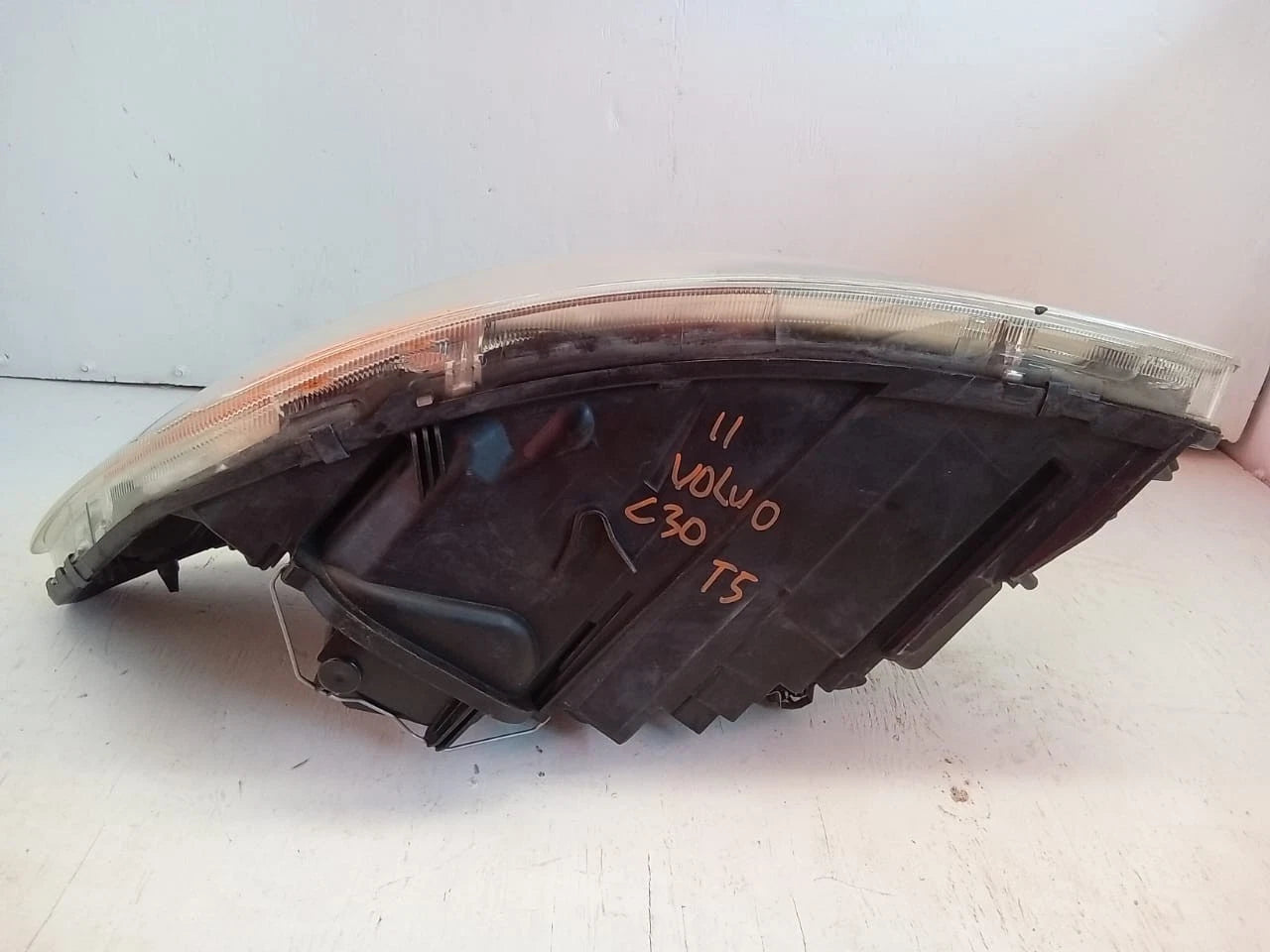 2011 - 2013 VOLVO C30 T5 HEADLIGHT HEADLAMP RIGHT PASSENGER SIDE - LE08F6184