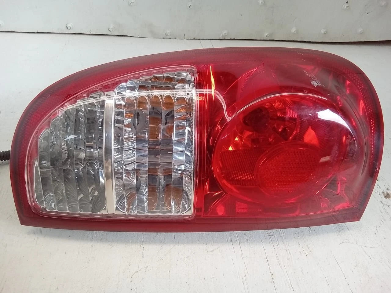 2005-2006 TOYOTA TUNDRA TAIL LIGHT REAR LAMP RIGHT PASSENGER SIDE ACCESS CAB 815500C060