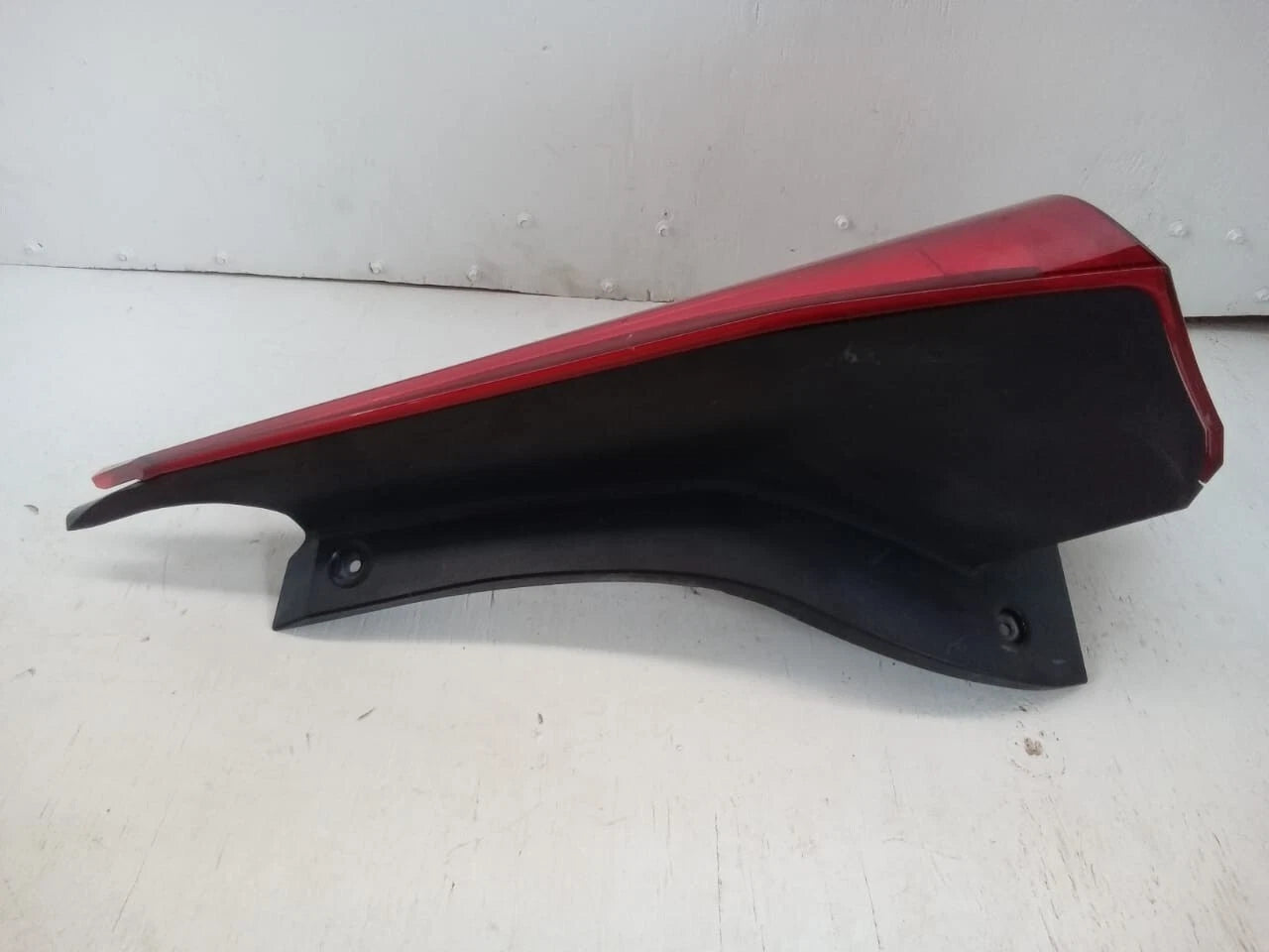 2018-2020 MITSUBISHI ECLIPSE CROSS TAIL LIGHT REAR LAMP RIGHT PASSENGER SIDE 8330B014