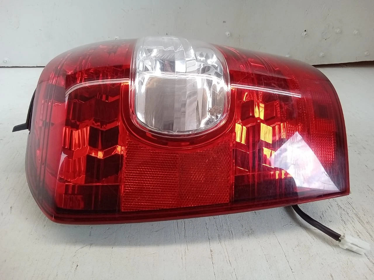 2006-2007 TOYOTA HIGHLANDER HYBRID LIMITED REAR LAMP LEFT DRIVER SIDE 81551-48090, 8155148090, TY1137-U000R