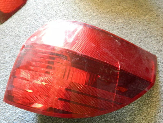 2004 2005 2006 Toyota Sienna Rear right Tail Light ASSEMBLY