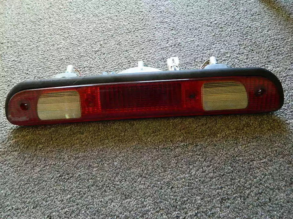 00 01 02 03 04 05 06 Toyota Tundra ACC CAB Rear Outside Light REAR CAB LIGHT