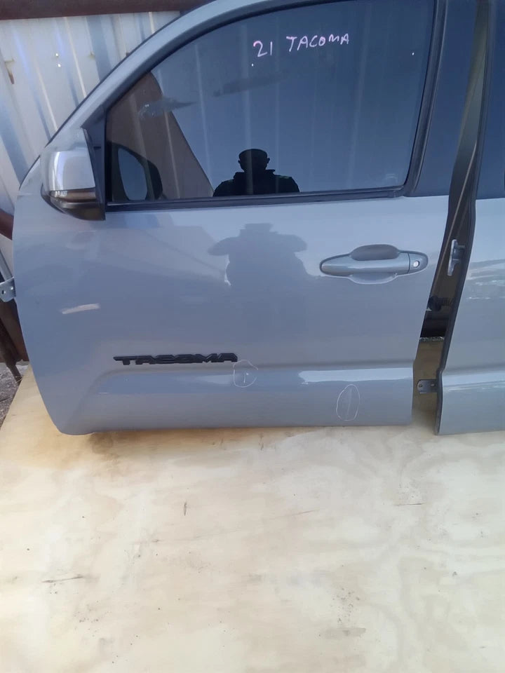 16 17 18 19 20 21 22 23 TOYOTA TACOMA CREW CAB FRONT AND REAR LEFT DOORS ASSY