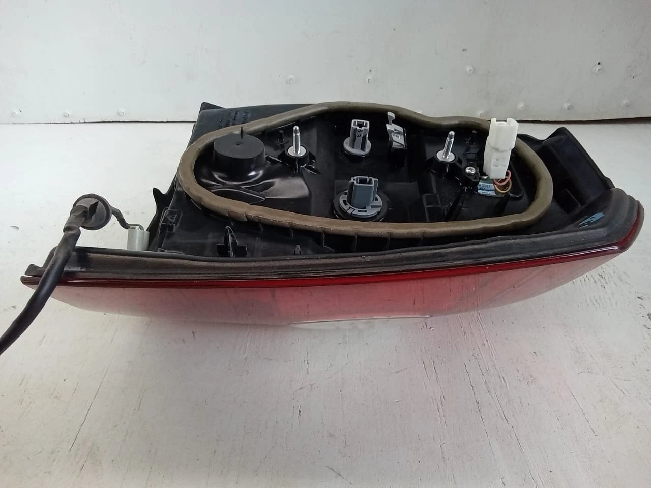 2006-2007 TOYOTA HIGHLANDER HYBRID LIMITED REAR LAMP LEFT DRIVER SIDE 81551-48090, 8155148090, TY1137-U000R