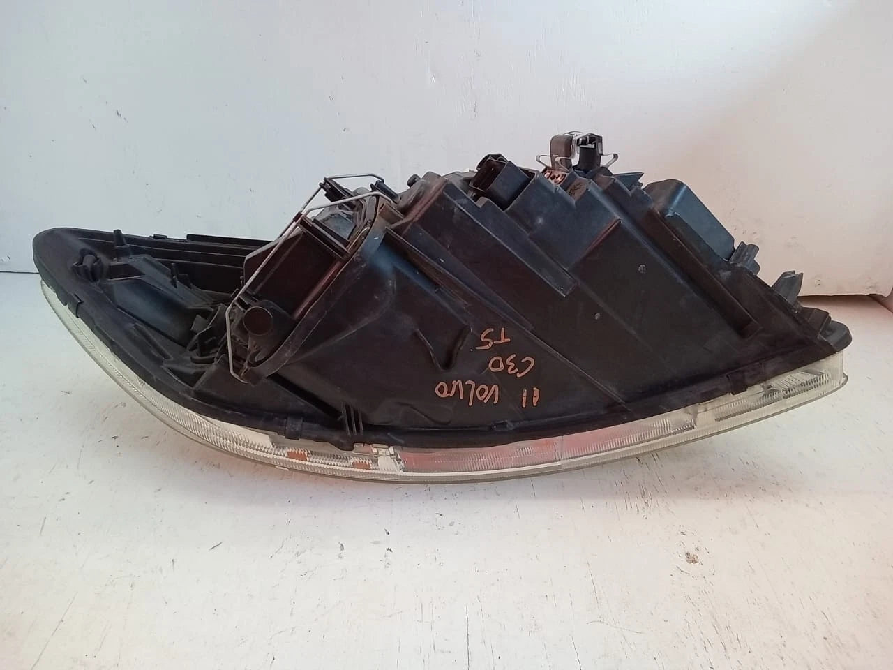 2011 - 2013 VOLVO C30 T5 HEADLIGHT HEADLAMP LEFT DRIVER SIDE - LE08F6184 31214812