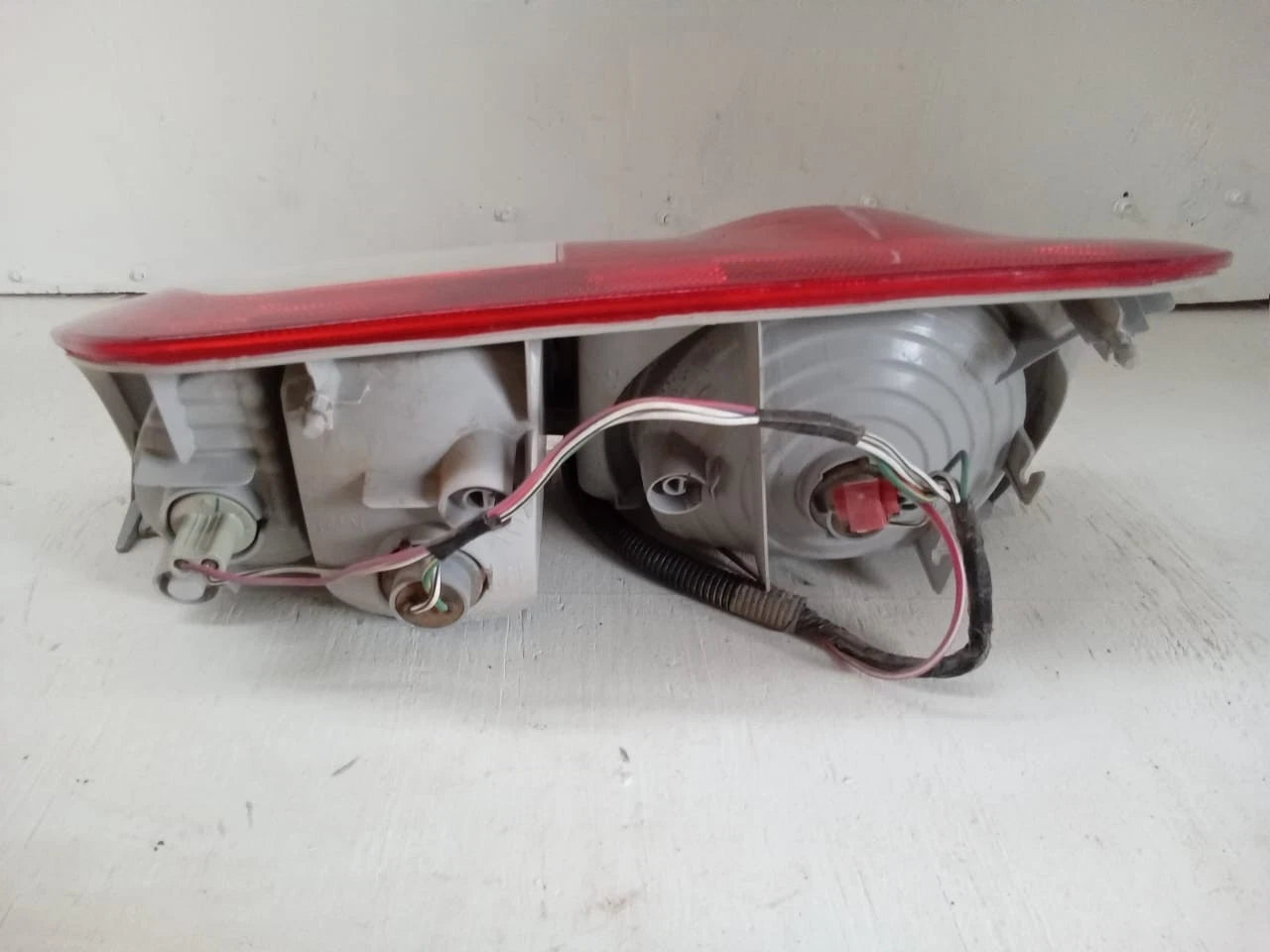 2005-2006 TOYOTA TUNDRA TAIL LIGHT REAR LAMP LEFT DRIVER SIDE DOUBLE CAB 815600C060