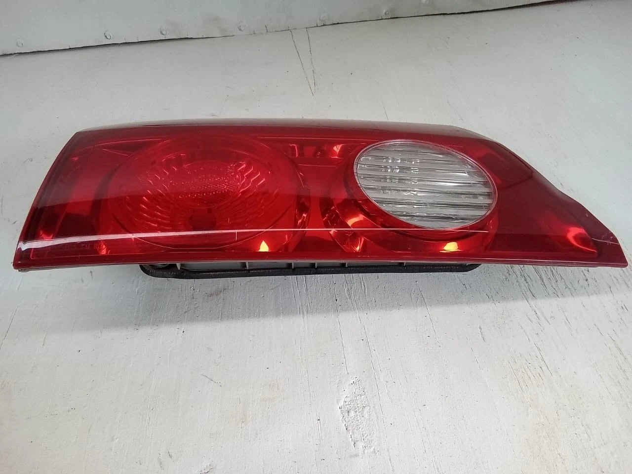 2006 - 2010 TOYOTA SIENNA LID TAIL LIGHT REAR LAMP LEFT DRIVER SIDE 81680-AE020