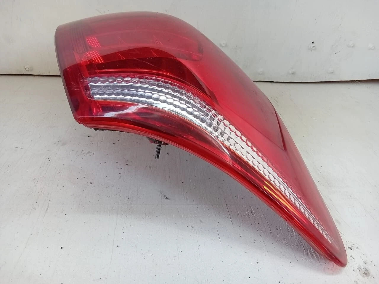 2006-2008 TOYOTA RAV4 TAIL LIGHT REAR LAMP LEFT DRIVER SIDE 81561-42100
