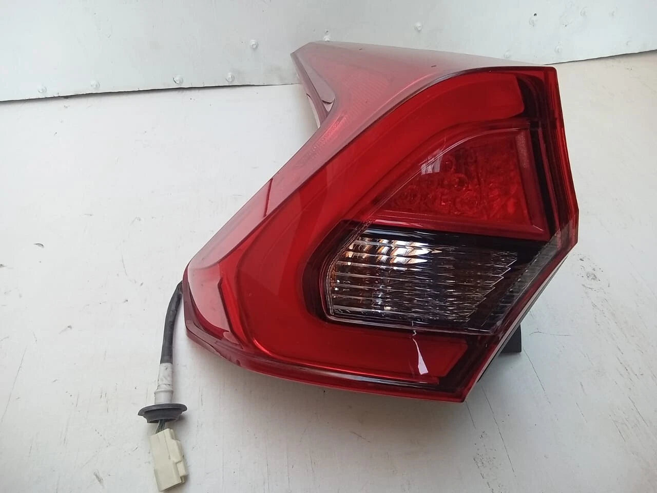 2018-2020 MITSUBISHI ECLIPSE CROSS TAIL LIGHT REAR LAMP LEFT DRIVER SIDE 8330B014