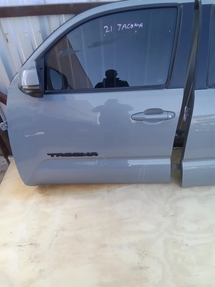 16 17 18 19 20 21 22 23 TOYOTA TACOMA CREW CAB FRONT AND REAR LEFT DOORS ASSY