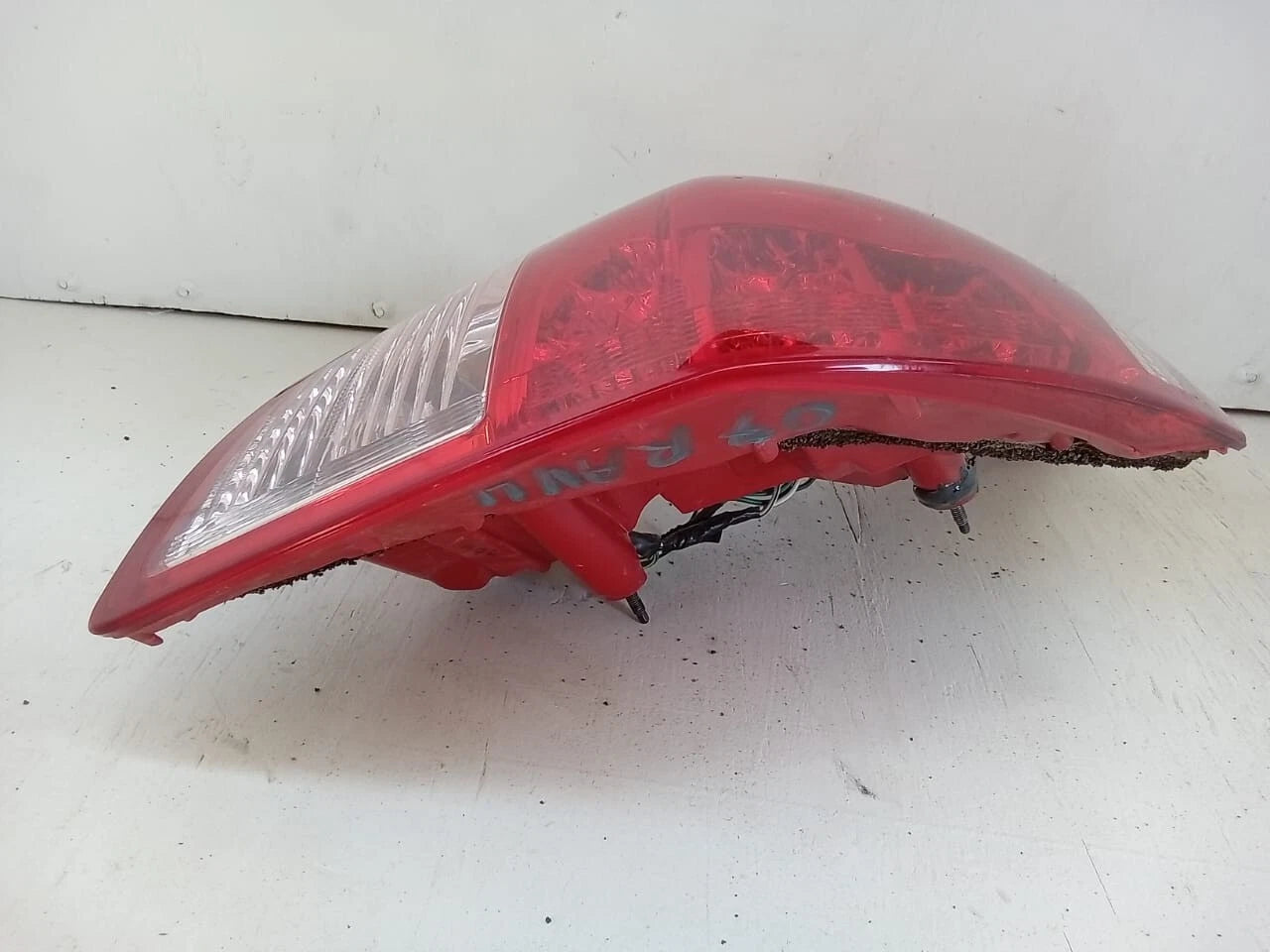 2006-2008 TOYOTA RAV4 TAIL LIGHT REAR LAMP LEFT DRIVER SIDE 81561-42100