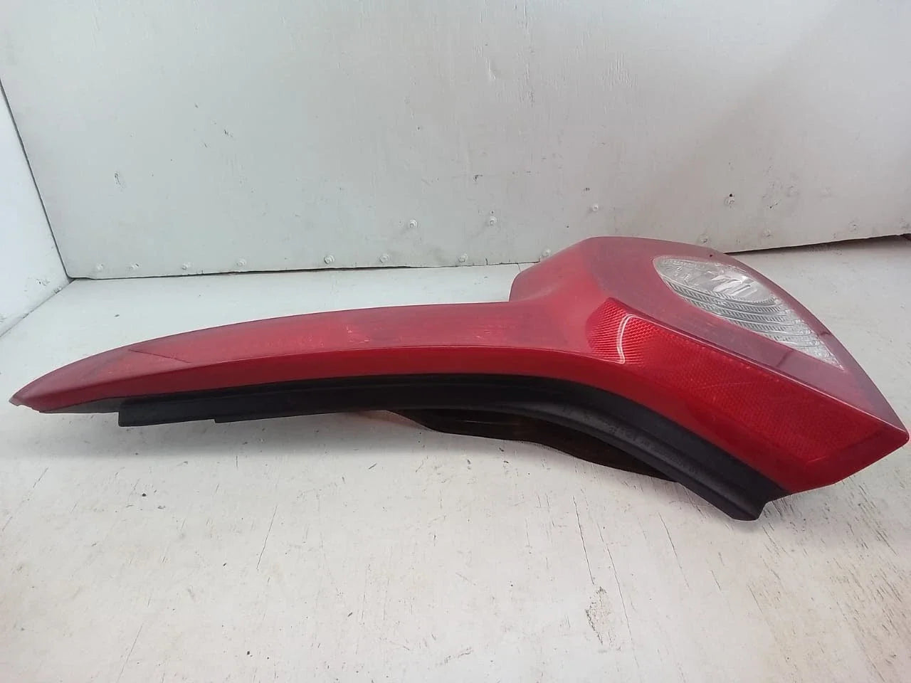 2007-2013 Volvo C30 T5 right rear tail light assembly red lens black housing OEM 31213912