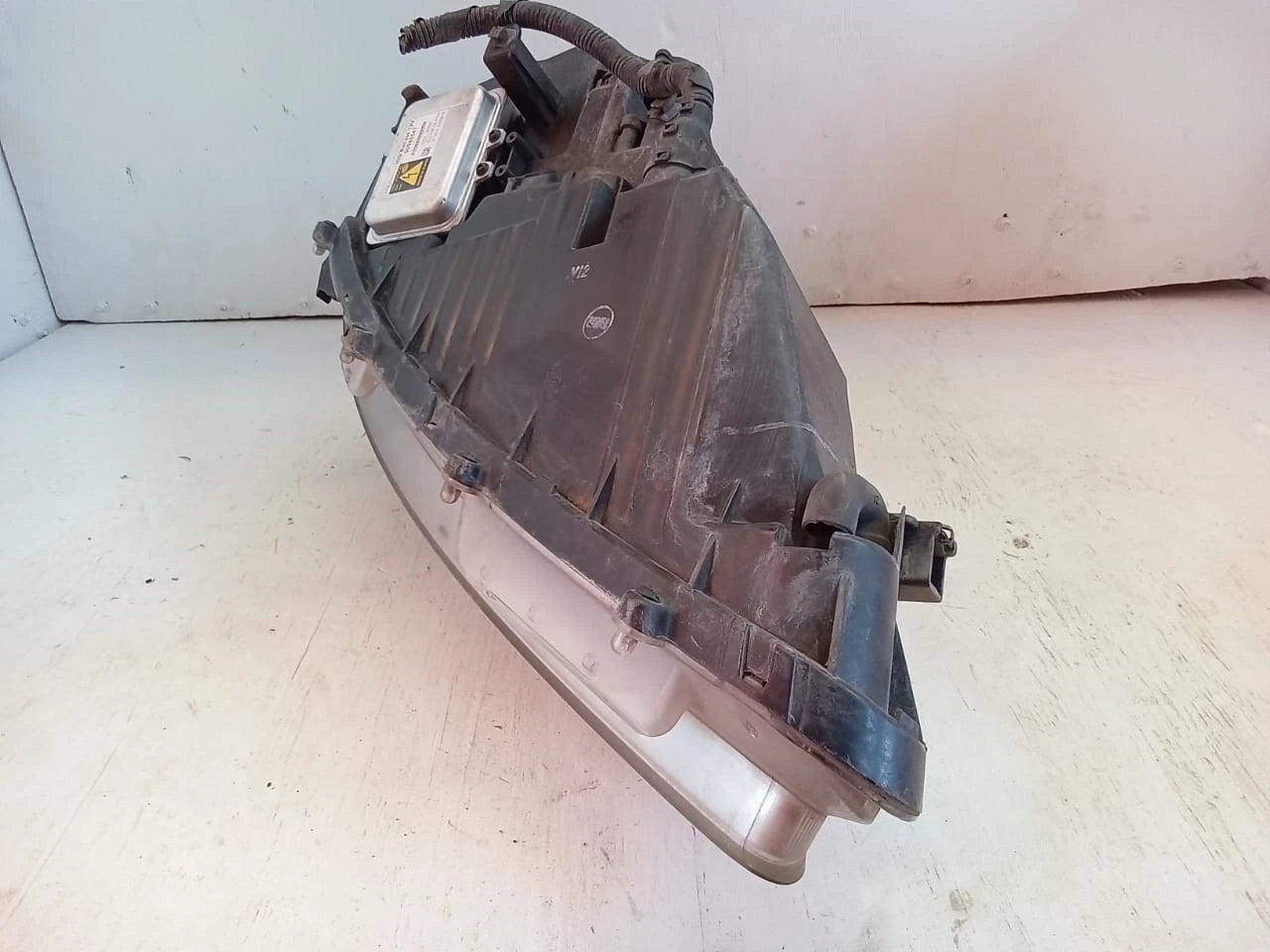 2011 - 2013 HYUNDAI EQUUS HEADLIGHT HEADLAMP LEFT DRIVER SIDE - 00040547 921013N030