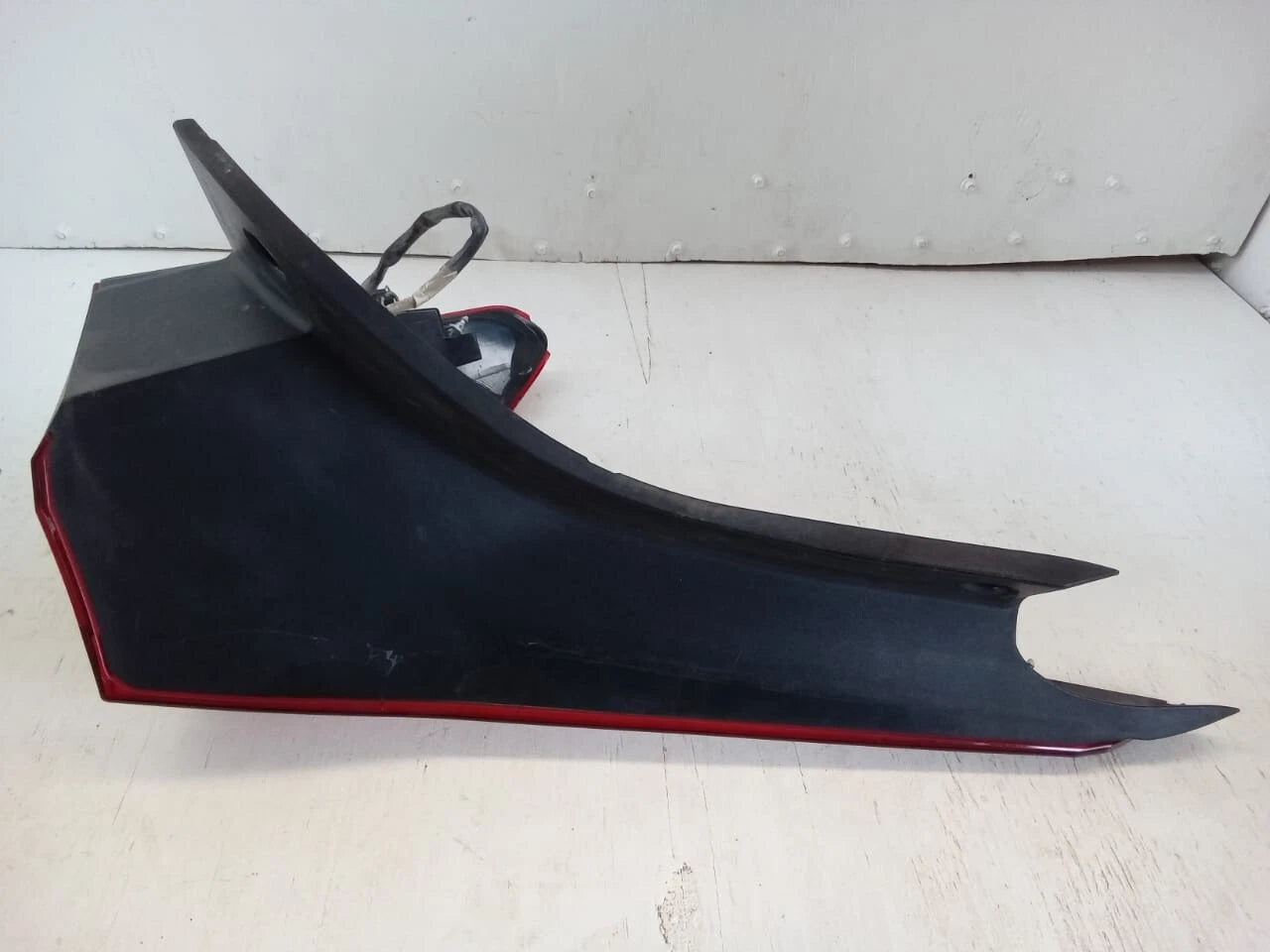 2018-2020 MITSUBISHI ECLIPSE CROSS TAIL LIGHT REAR LAMP RIGHT PASSENGER SIDE 8330B014