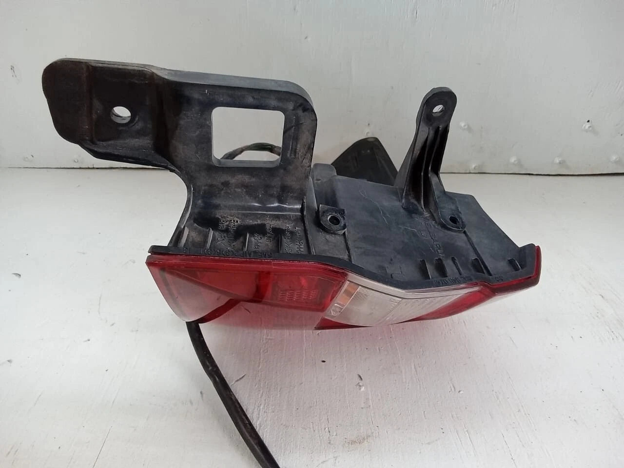 2015-2019 SUBARU OUTBACK WAGON TAIL LIGHT REAR LAMP RIGHT PASSENGER SIDE 84912AL05A