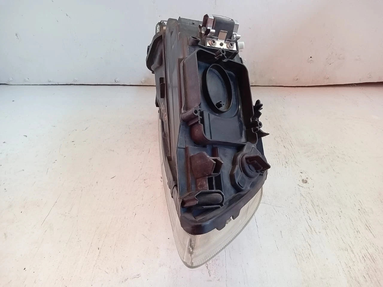 2011 - 2013 VOLVO C30 T5 HEADLIGHT HEADLAMP LEFT DRIVER SIDE - LE08F6184 31214812