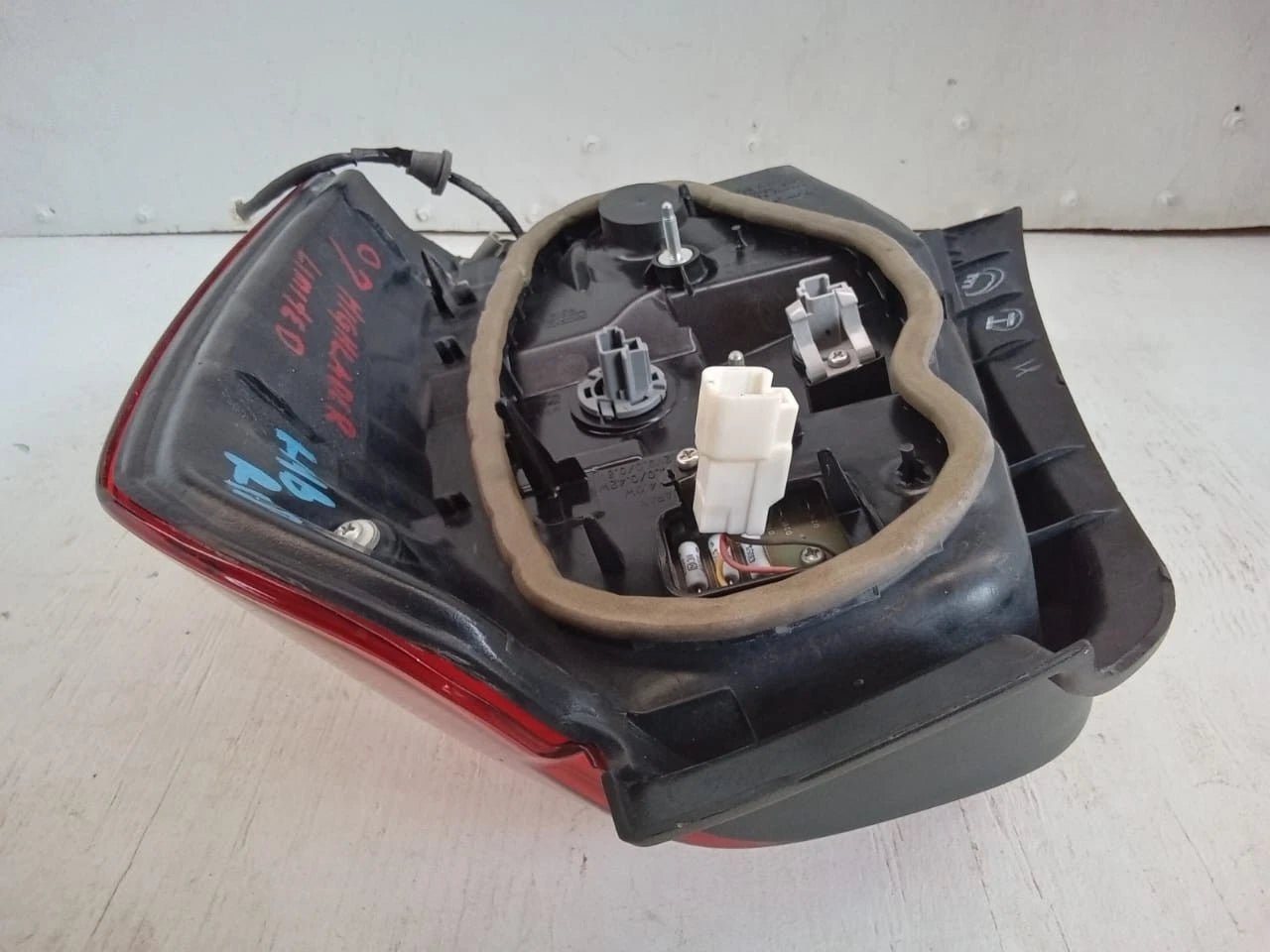 2006-2007 TOYOTA HIGHLANDER HYBRID LIMITED REAR LAMP LEFT DRIVER SIDE 81551-48090, 8155148090, TY1137-U000R