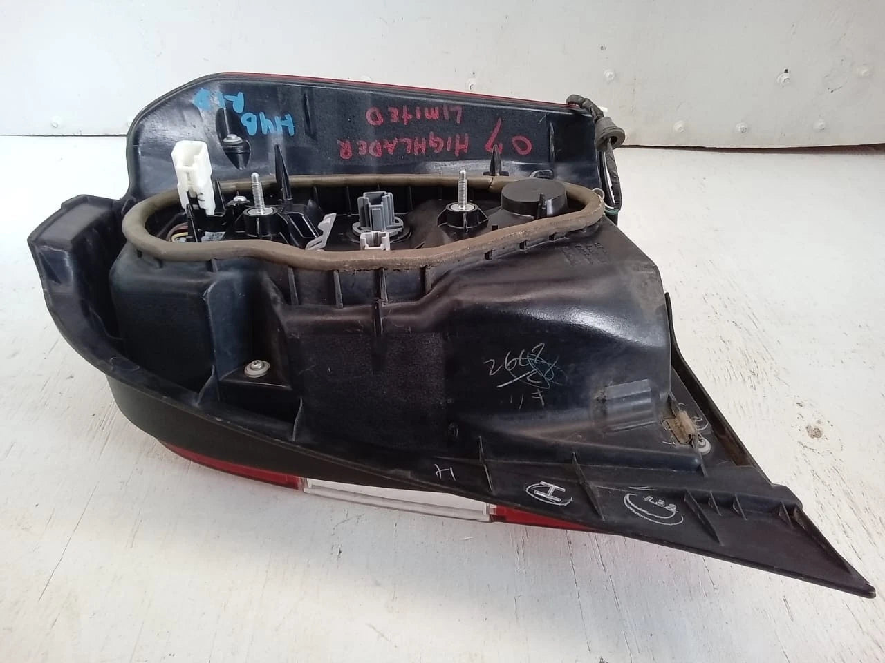 2006-2007 TOYOTA HIGHLANDER HYBRID LIMITED REAR LAMP LEFT DRIVER SIDE 81551-48090, 8155148090, TY1137-U000R