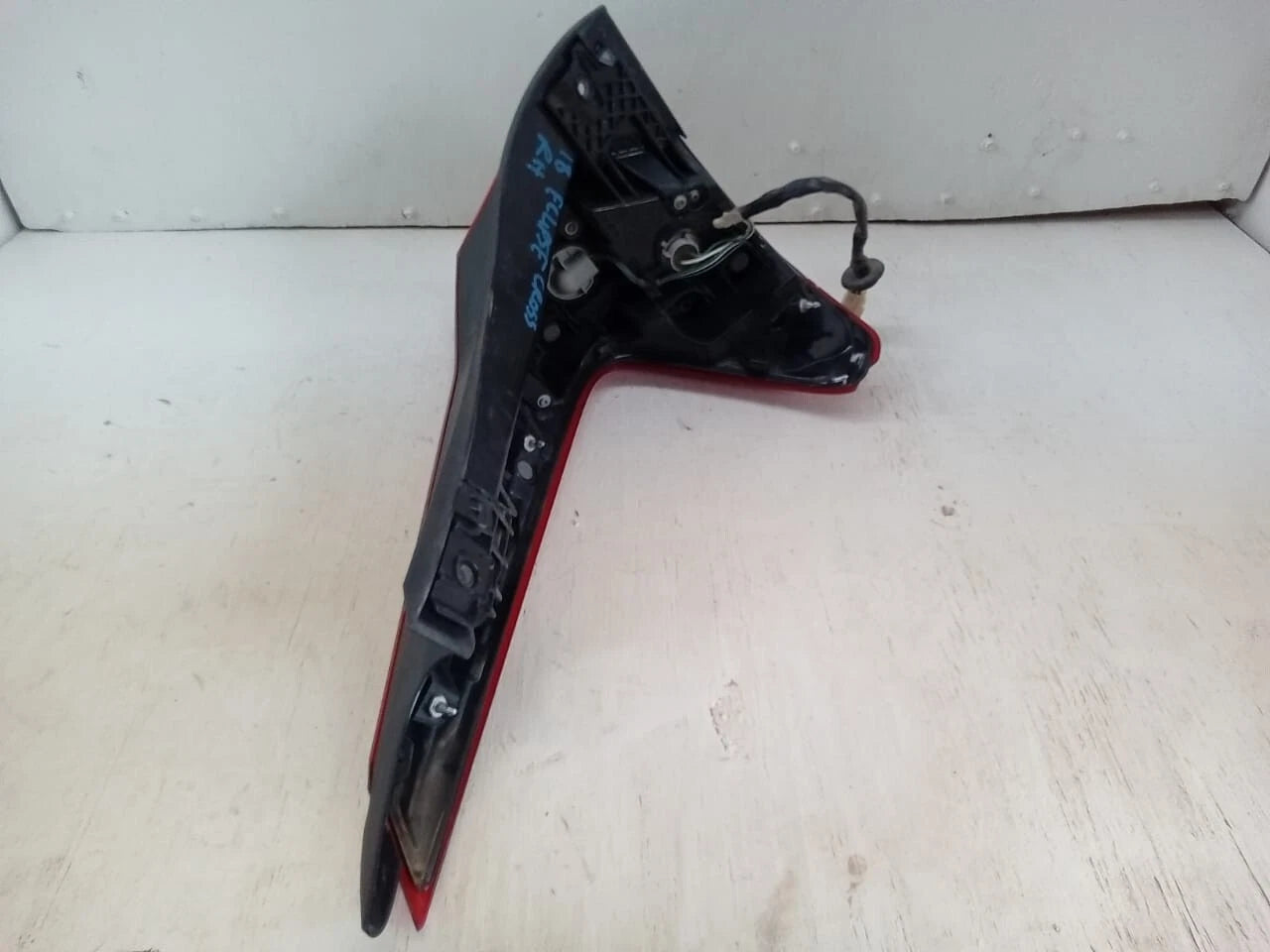 2018-2020 MITSUBISHI ECLIPSE CROSS TAIL LIGHT REAR LAMP RIGHT PASSENGER SIDE 8330B014