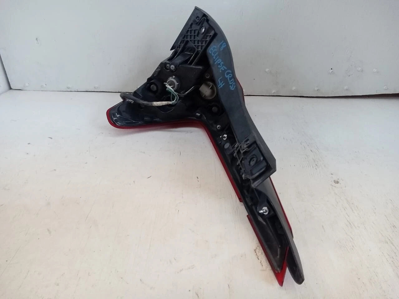 2018-2020 MITSUBISHI ECLIPSE CROSS TAIL LIGHT REAR LAMP LEFT DRIVER SIDE 8330B014