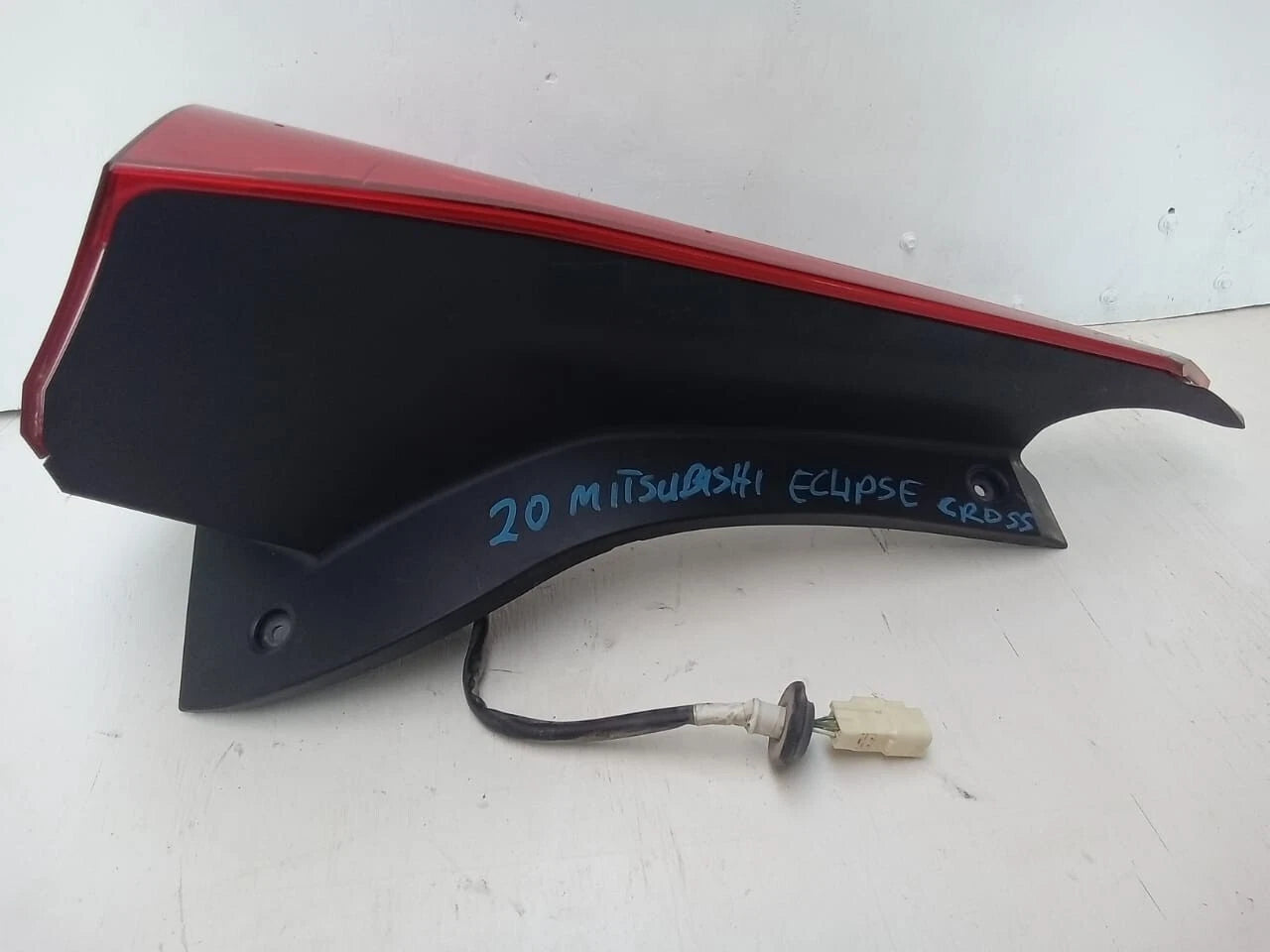 2018-2020 MITSUBISHI ECLIPSE CROSS TAIL LIGHT REAR LAMP LEFT DRIVER SIDE 8330B014