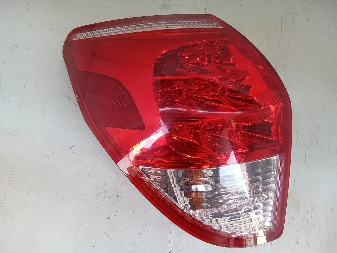 2006-2008 TOYOTA RAV4 TAIL LIGHT REAR LAMP LEFT DRIVER SIDE 81561-42100