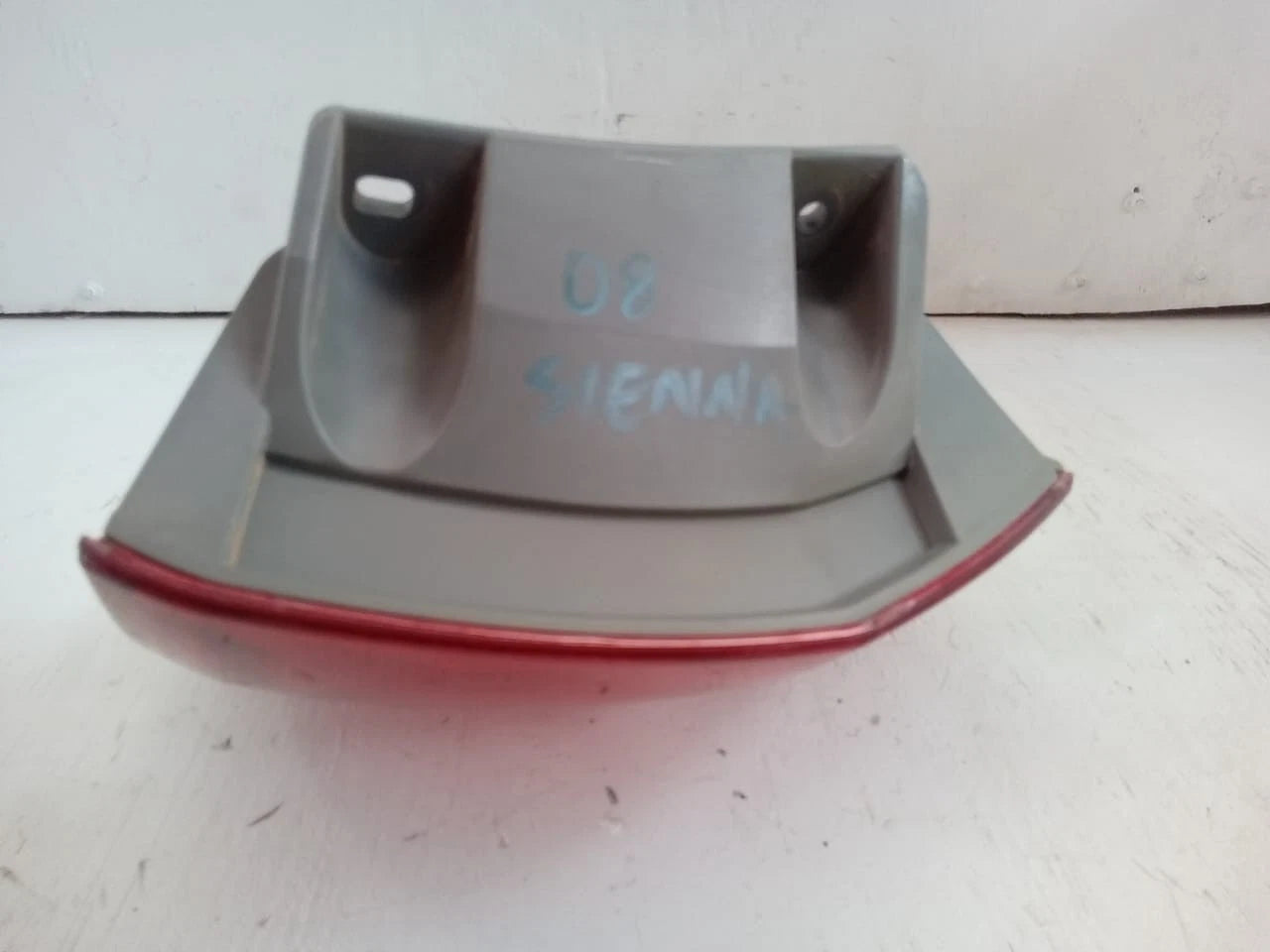 2006-2010 TOYOTA SIENNA TAIL LIGHT REAR LAMP RIGHT PASSENGER SIDE 81550AE020