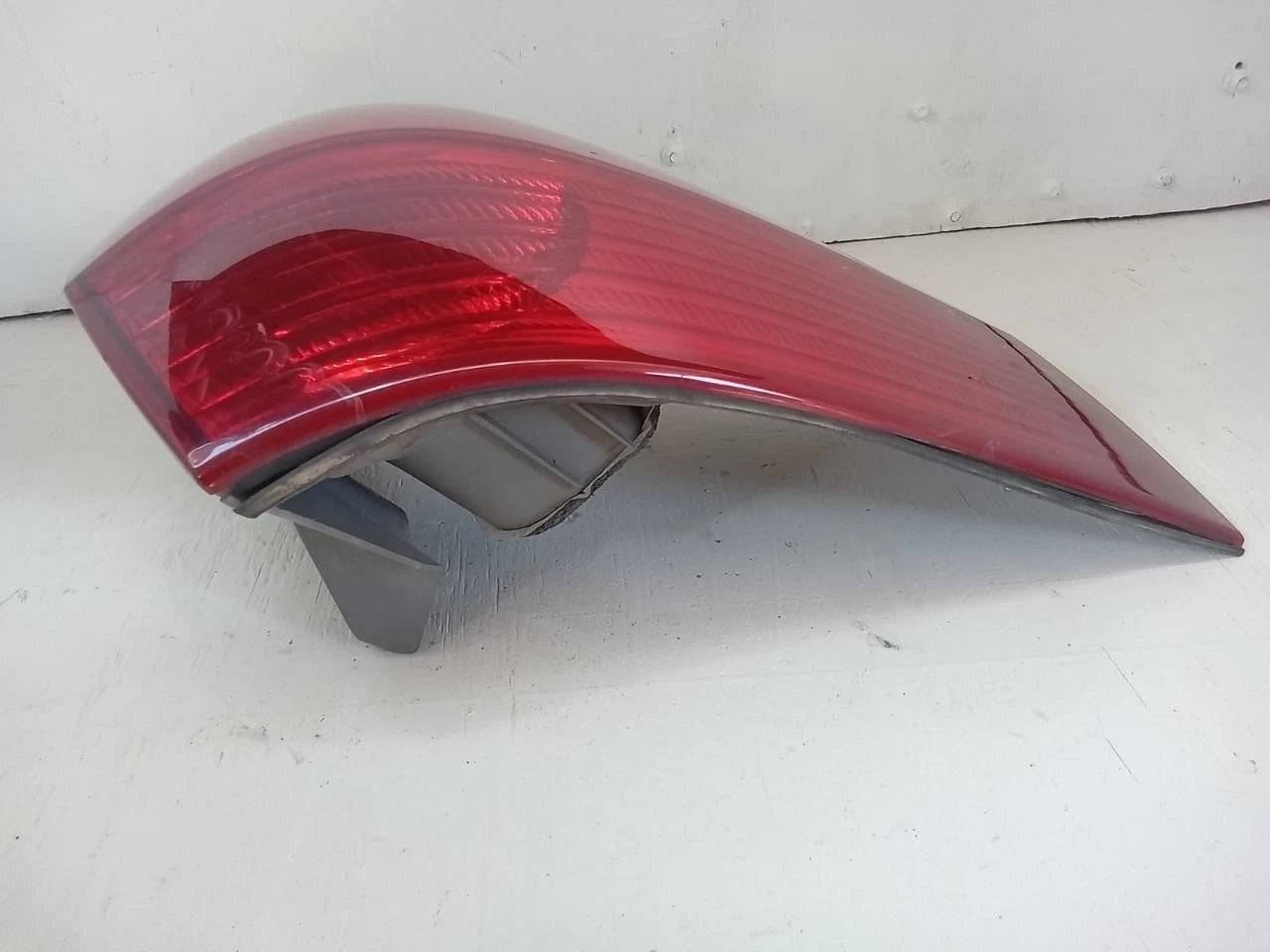 2006-2010 TOYOTA SIENNA TAIL LIGHT REAR LAMP LEFT DRIVER SIDE 81560AE020