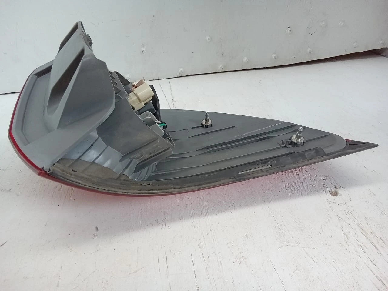 2006-2010 TOYOTA SIENNA TAIL LIGHT REAR LAMP RIGHT PASSENGER SIDE 81550AE020