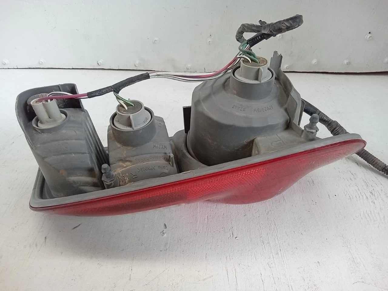 2005-2006 TOYOTA TUNDRA TAIL LIGHT REAR LAMP RIGHT PASSENGER SIDE ACCESS CAB 815500C060
