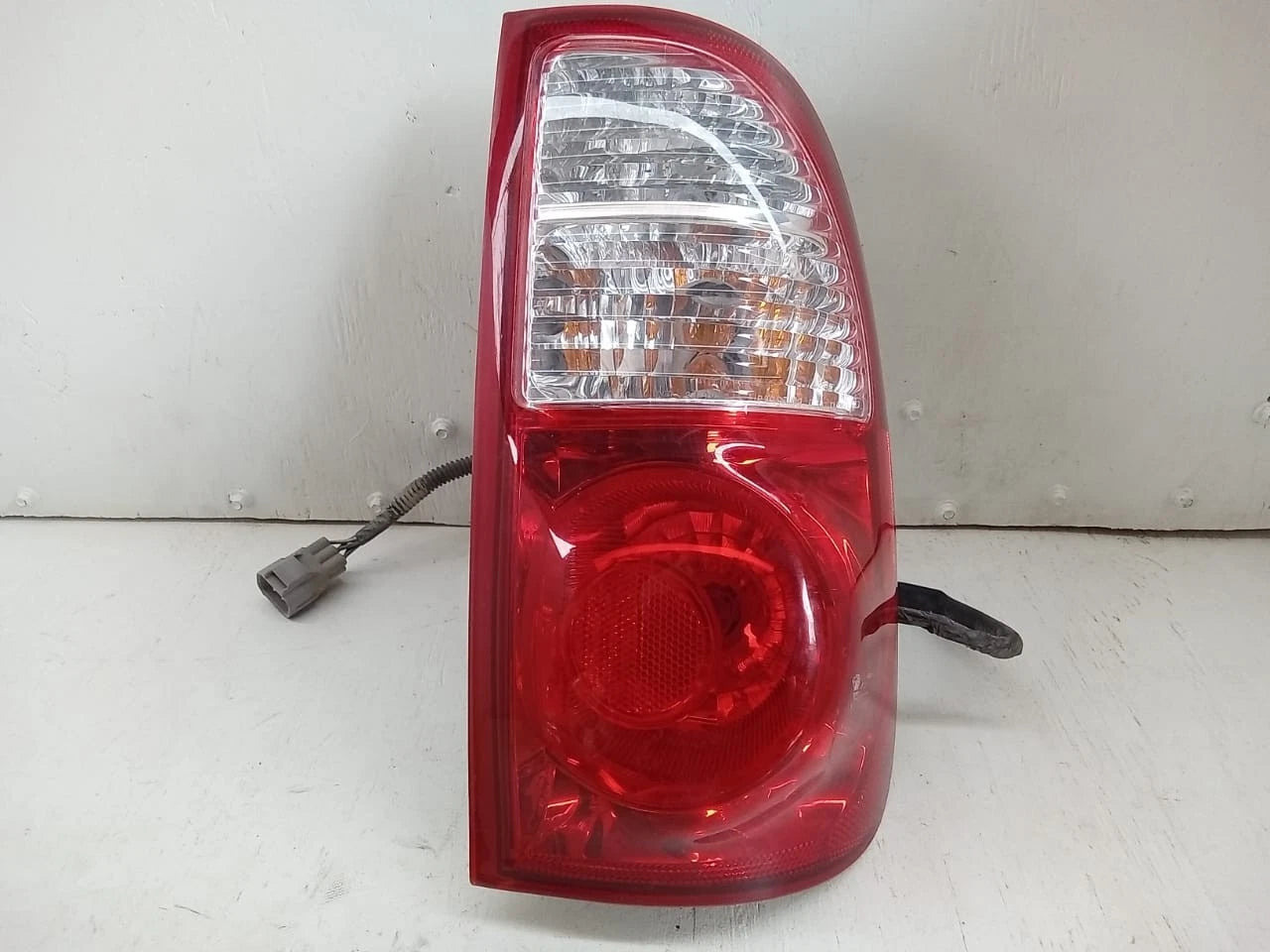 2005-2006 TOYOTA TUNDRA TAIL LIGHT REAR LAMP RIGHT PASSENGER SIDE ACCESS CAB 815500C060