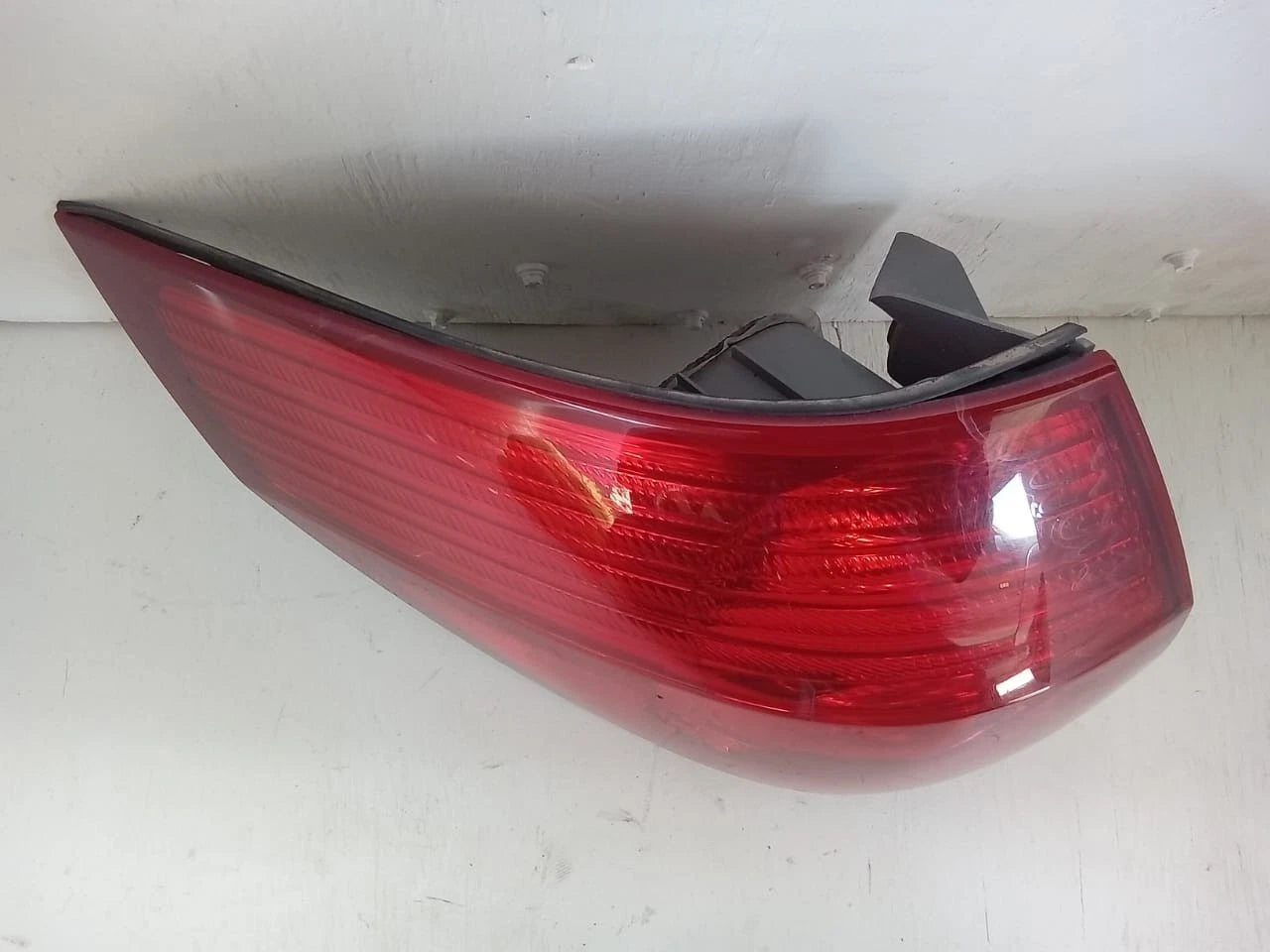2006-2010 TOYOTA SIENNA TAIL LIGHT REAR LAMP LEFT DRIVER SIDE 81560AE020
