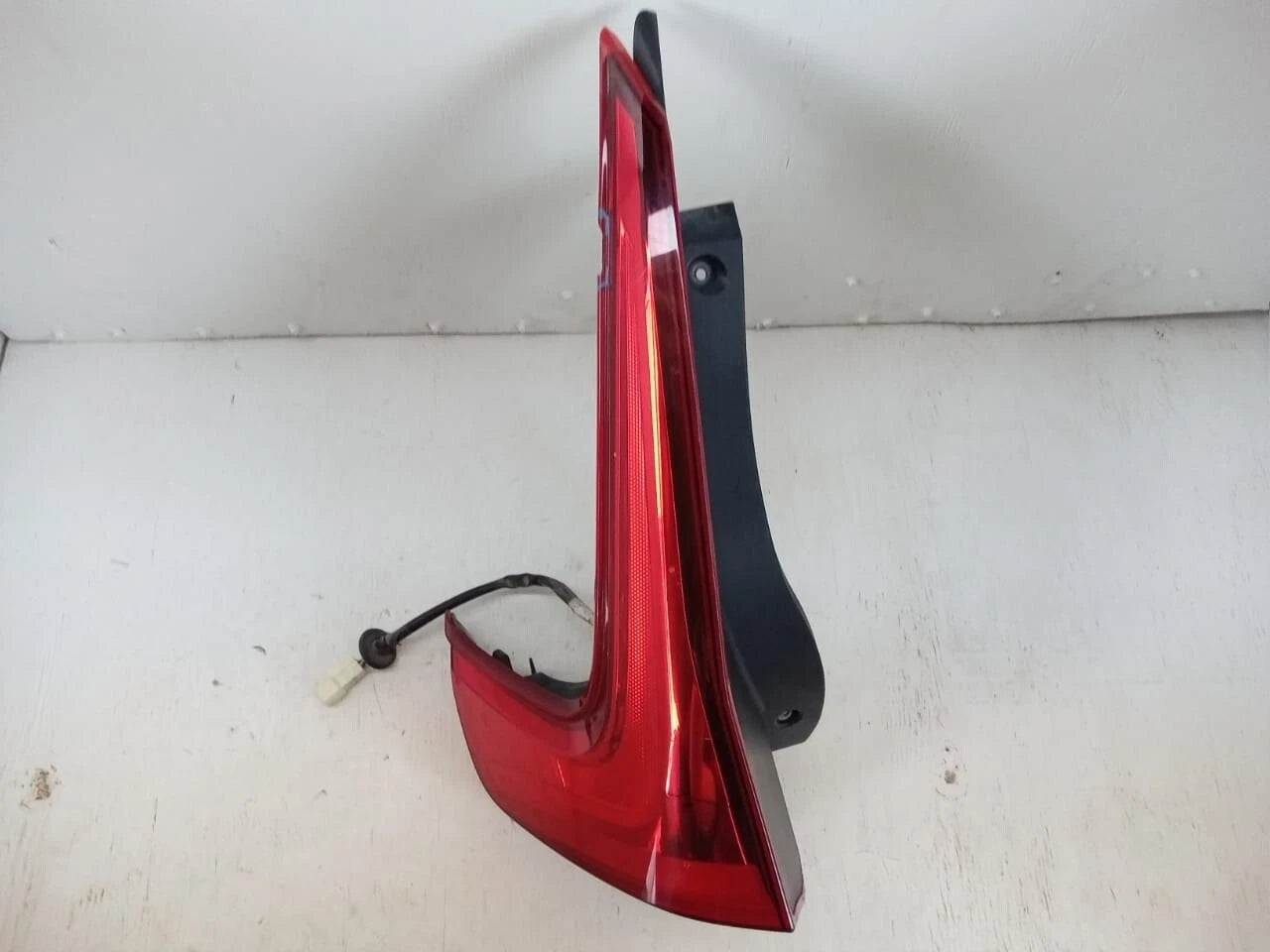 2018-2020 MITSUBISHI ECLIPSE CROSS TAIL LIGHT REAR LAMP LEFT DRIVER SIDE 8330B014