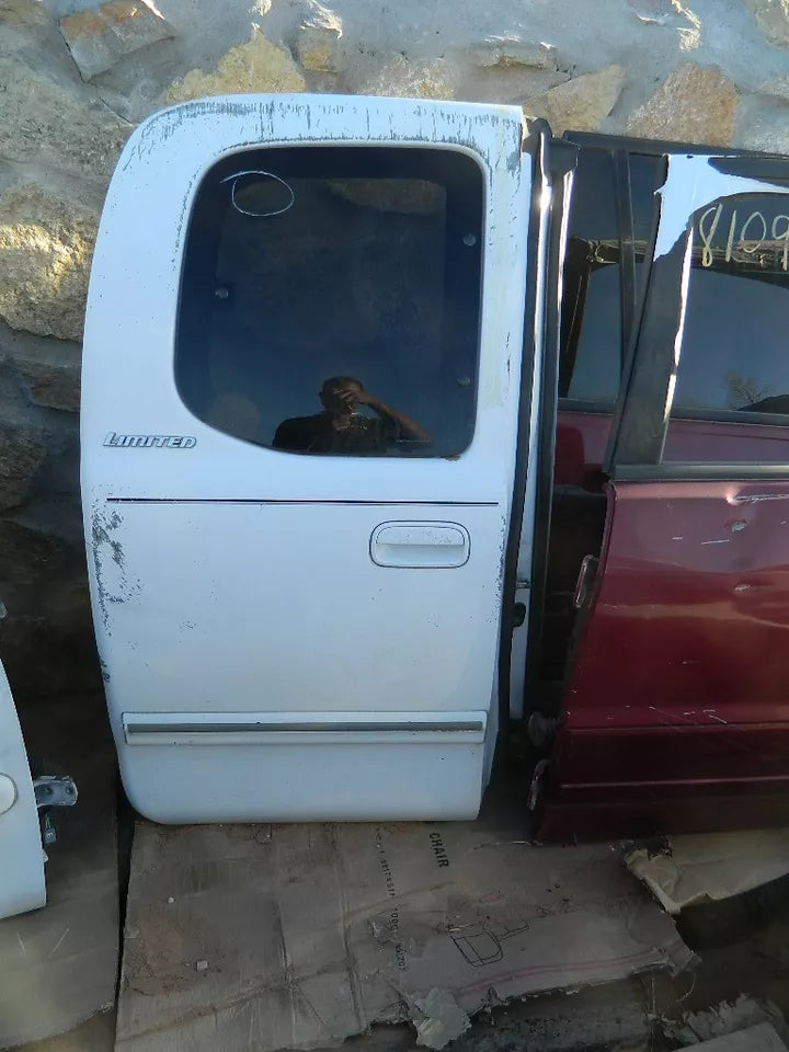 TOYOTA TUNDRA ACC CAB REAR PASSENGER DOOR- DAMAGED