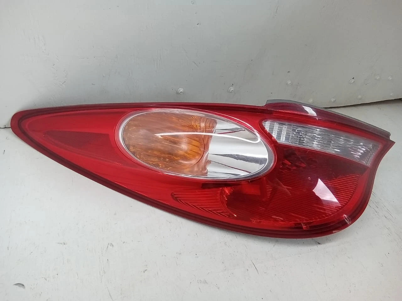 2004-2006 TOYOTA SOLARA TAIL LIGHT REAR LAMP LEFT DRIVER SIDE 06-67L, 0667L, AIP2RST