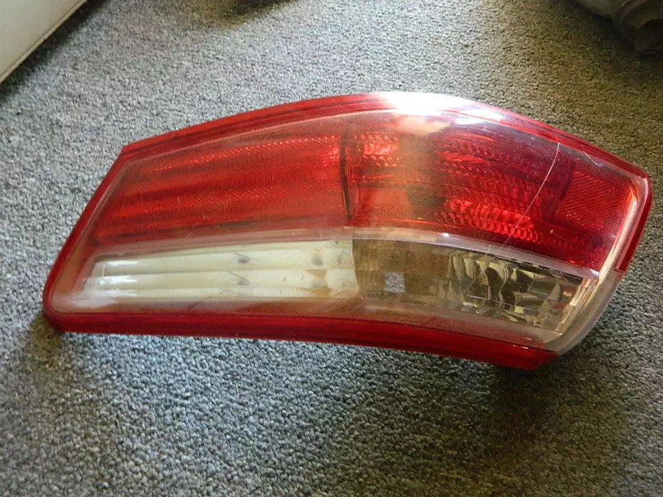 2007-2009 TOYOTA CAMRY TAIL LIGHT ASSEMBLY RIGHT PASSENGER SIDE - OEM WITH BULBS