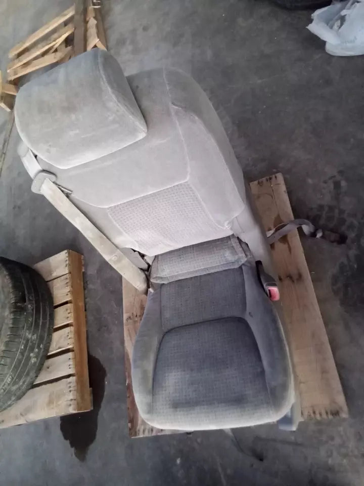 TOYOTA SIENNA REAR SECOND 2ND ROW MIDDLE JUMP SEAT