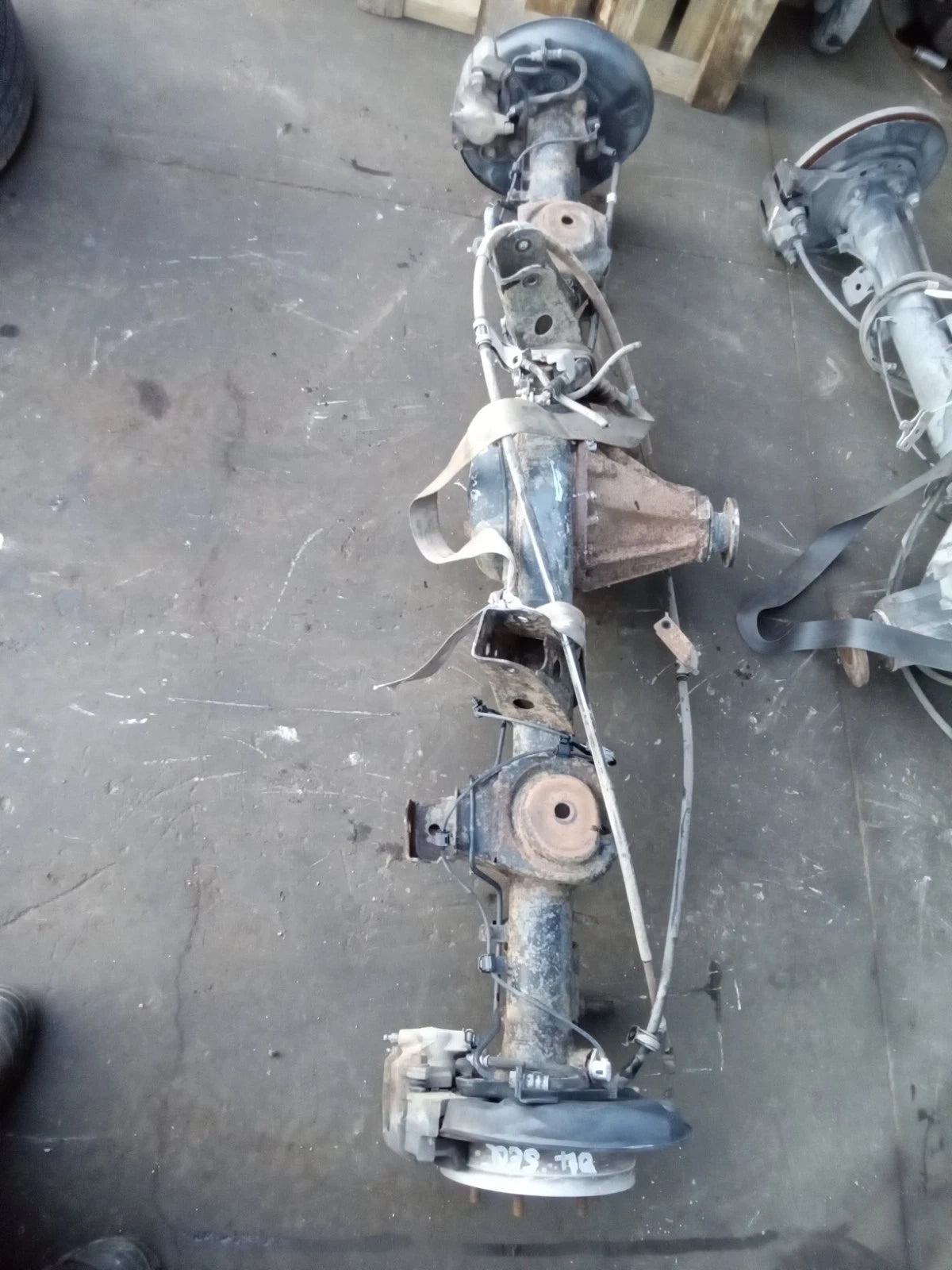 01 02 03 04 TOYOTA SEQUOIA REAR END DIFFERENTIAL AXLE CARRIER A/TM A01A 4WD 4X4