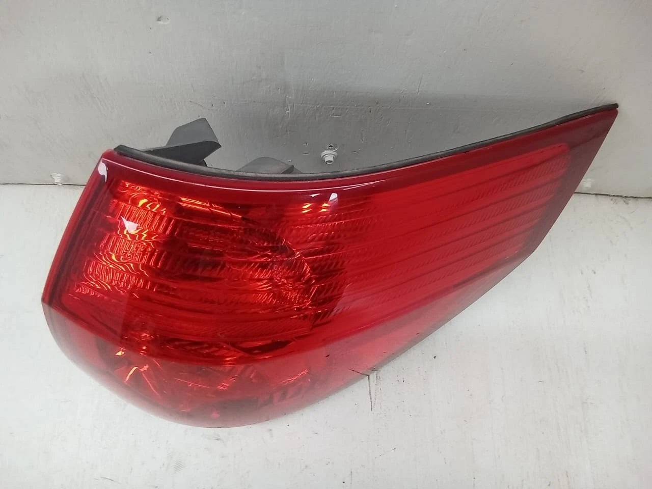2006-2010 TOYOTA SIENNA TAIL LIGHT REAR LAMP RIGHT PASSENGER SIDE 81550AE020