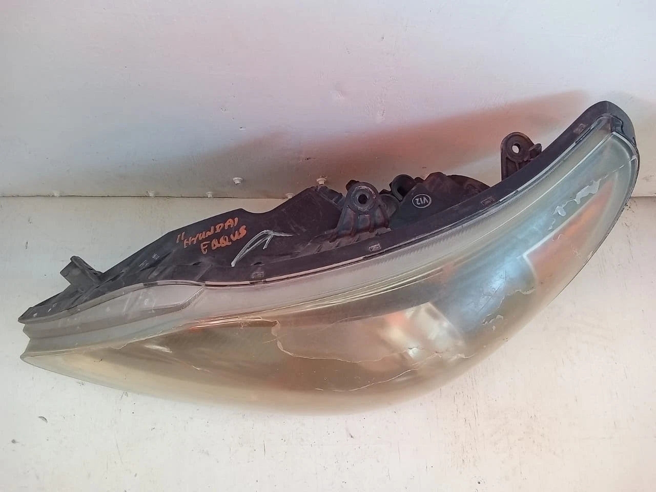 2011 - 2013 HYUNDAI EQUUS HEADLIGHT HEADLAMP LEFT DRIVER SIDE - 00040547 921013N030