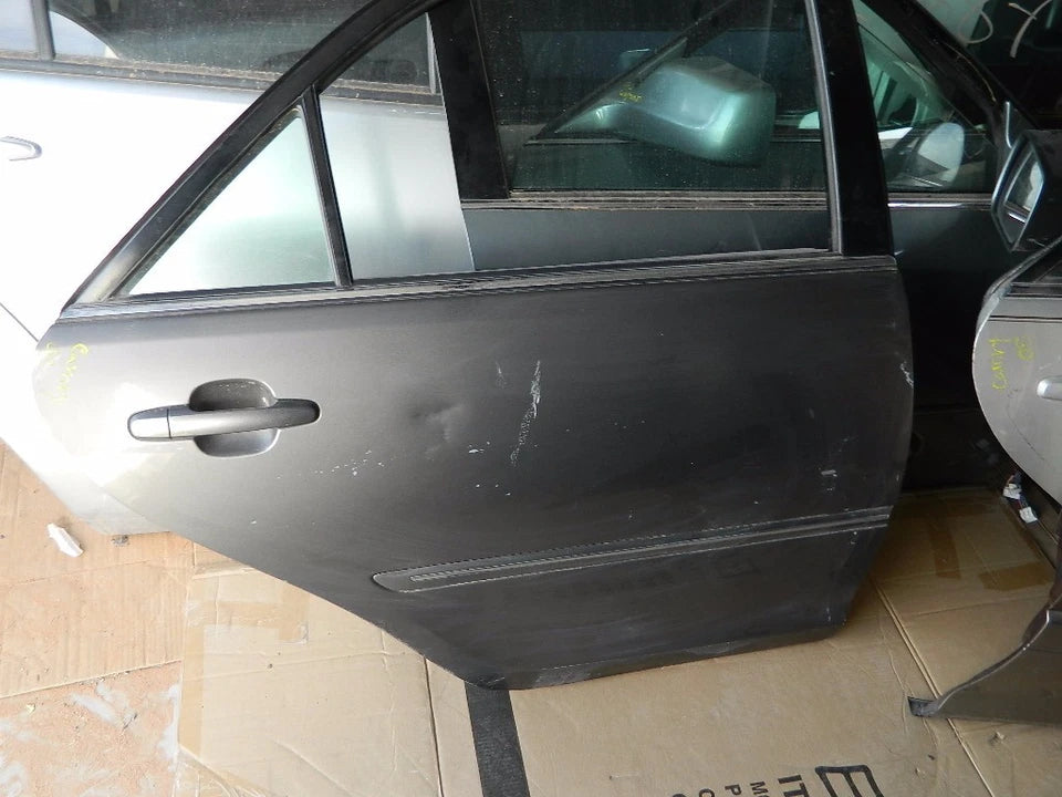 2002-2006 TOYOTA CAMRY RIGHT REAR PASSENGER SIDE DOOR OEM - GRAY 1E3 COLOR CODE