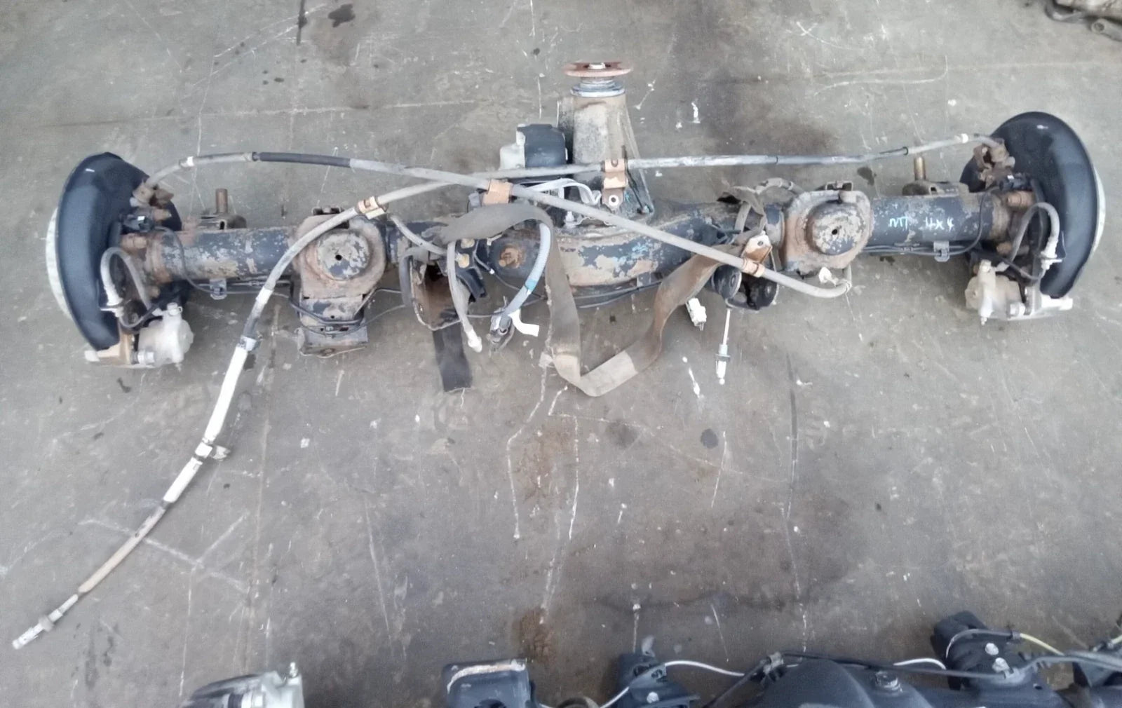 2007 2008 Toyota FJ Cruiser 4WD rear differential assembly with locker and 3.909 gear ratio