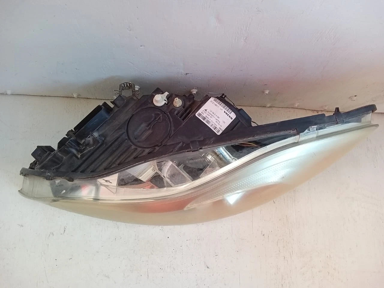 2011 - 2013 VOLVO C30 T5 HEADLIGHT HEADLAMP LEFT DRIVER SIDE - LE08F6184 31214812