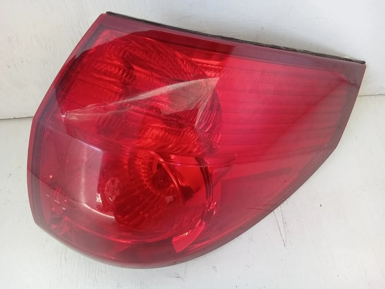 2006-2010 TOYOTA SIENNA TAIL LIGHT REAR LAMP RIGHT PASSENGER SIDE 81550AE020