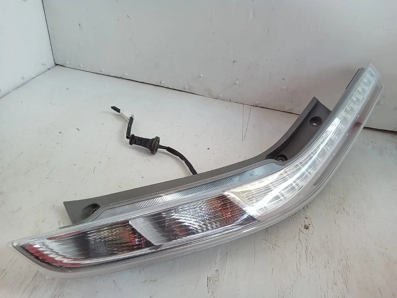2013-2014 NISSAN LEAF REAR LAMP RIGHT PASSENGER SIDE 26550-3NA3A